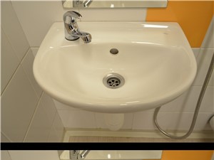 zvýraznění hrany umyvadla