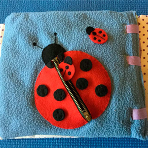 Quiet book stránka s beruškou