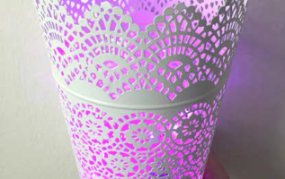 Svítící květináč a ohňostroj v krabici