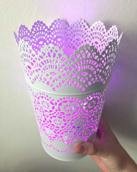 Svítící květináč a ohňostroj v krabici